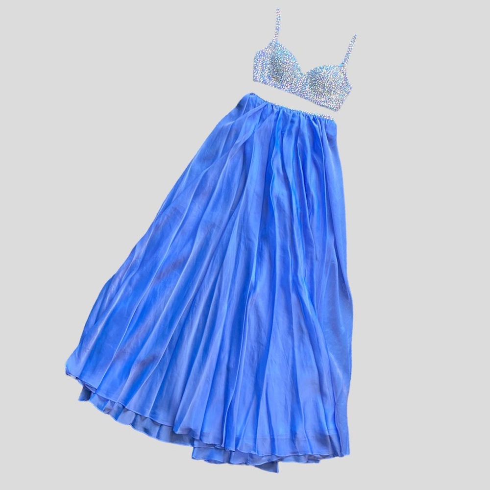 🆕 La Femme Two Piece Periwinkle Embellished Gown - Size 4 - Picture 3 of 11